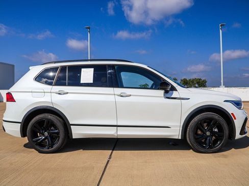 Used 2024 Volkswagen Tiguan SE R-Line AWD/4WD image 4