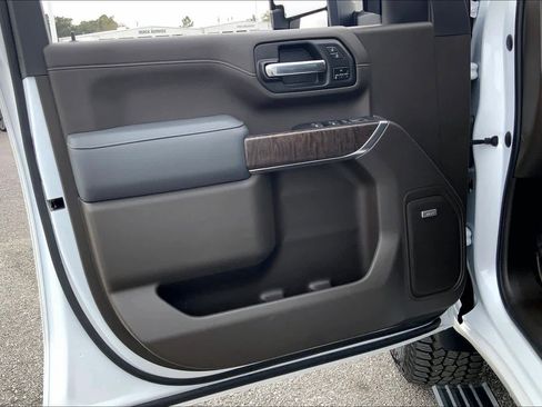 Used 2022 GMC Sierra 3500 Denali w/ Denali Ultimate Package image 22