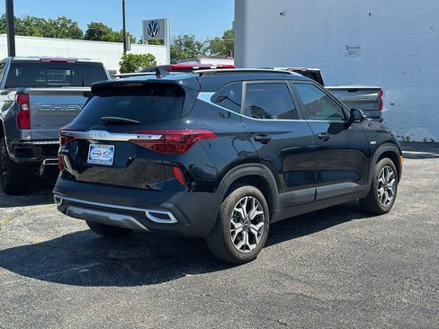 Used 2023 Kia Seltos EX AWD/4WD image 6