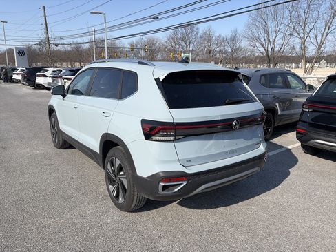 New 2026 Volkswagen Taos SE image 6