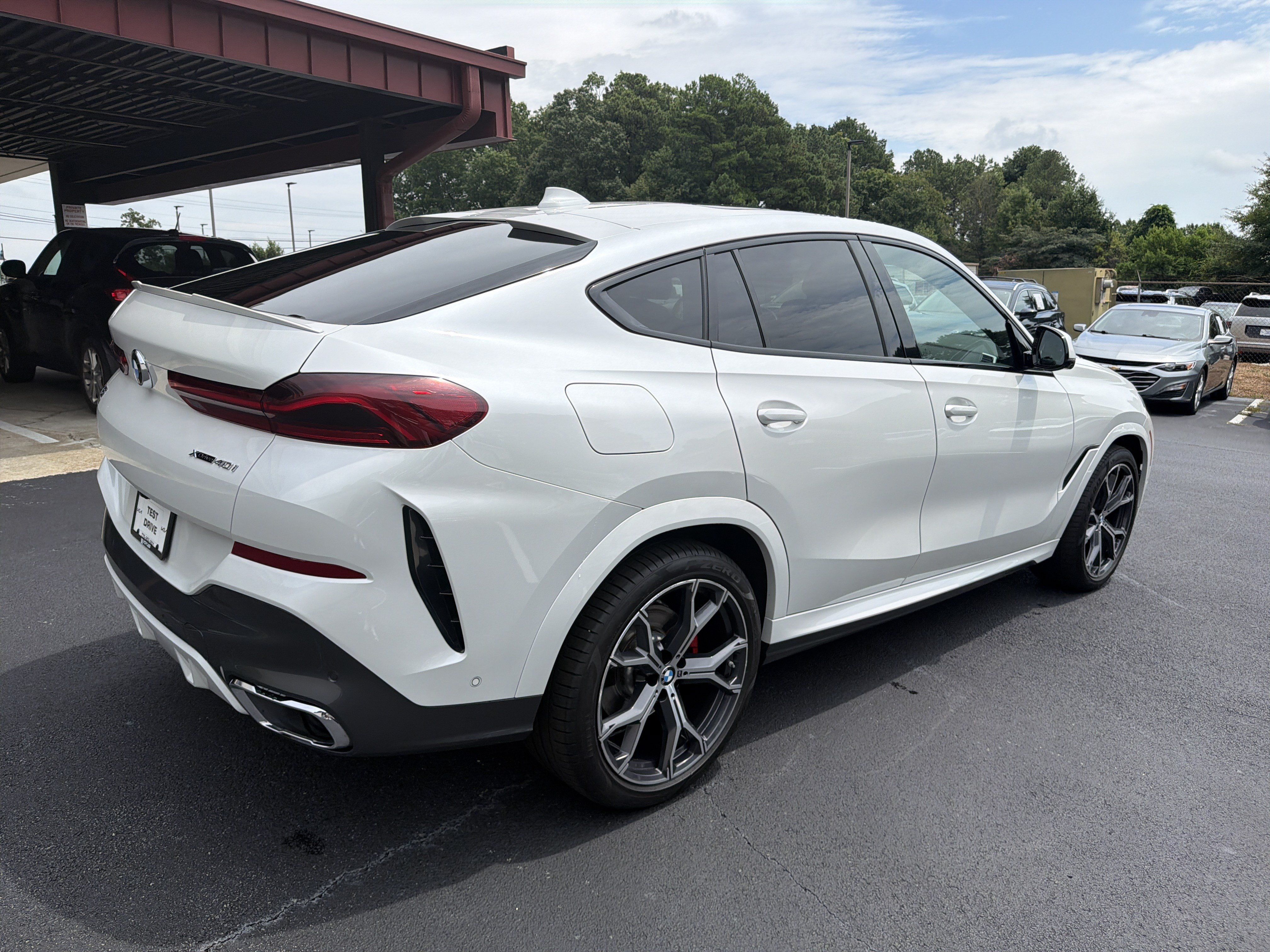 Used 2022 BMW X6 xDrive40i w/ M Sport Package AWD/4WD image 7