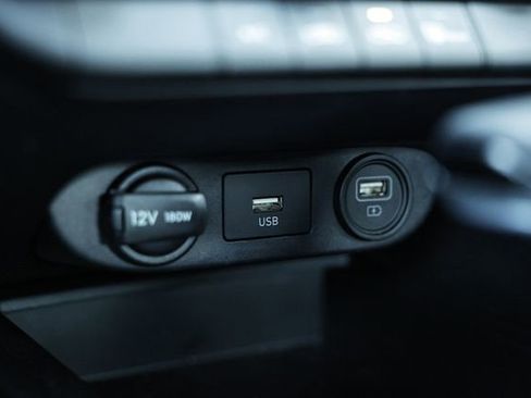 Used 2023 Hyundai Elantra SE image 39