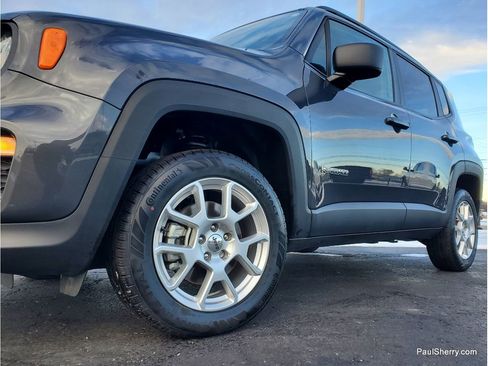 Used 2023 Jeep Renegade Latitude w/ Premium Group image 7