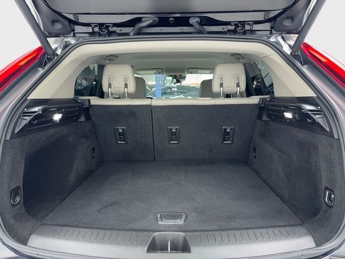 Used 2022 Cadillac XT4 Luxury w/ Cold Weather Package image 17