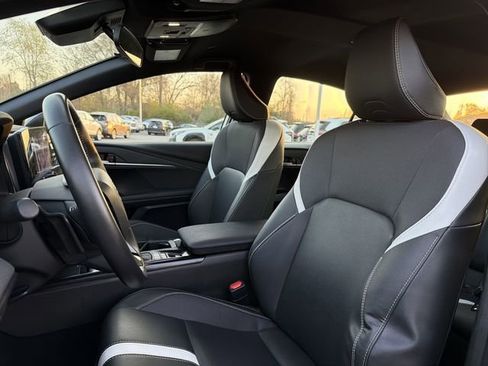 Used 2025 Toyota Camry SE image 12