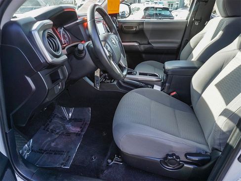 Used 2018 Toyota Tacoma SR5 w/ SR5 Appearance Package (SM) image 17