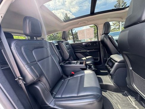 Used 2025 Lincoln Aviator Reserve w/ Jet Appearance Package AWD/4WD image 39
