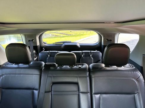 Used 2021 Ford Explorer Limited w/ Equipment Group 301A AWD/4WD image 16