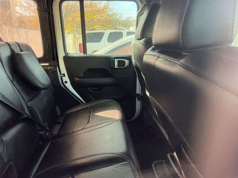 Used 2023 Jeep Wrangler Unlimited Sahara image 7