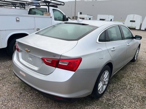 Used 2017 Chevrolet Malibu LT image 4
