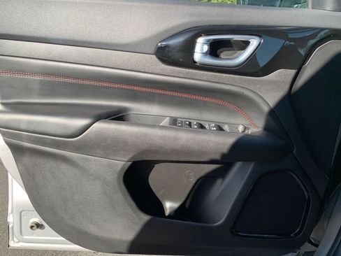 Used 2025 Jeep Compass Trailhawk image 20