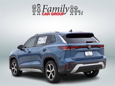 New 2025 Volkswagen Tiguan SE image 3
