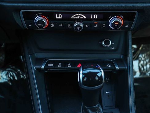 Used 2022 Audi Q3 2.0T Premium image 18