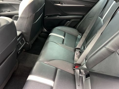 Used 2025 Toyota Camry SE w/ Convenience Package FWD image 5