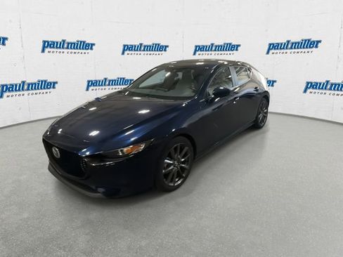 Used 2019 MAZDA MAZDA3 Hatchback w/ Preferred Package FWD image 4