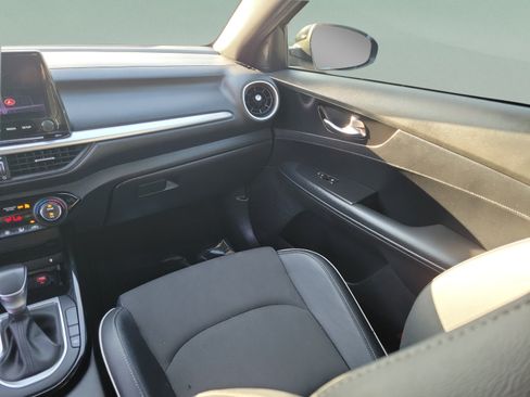 Used 2024 Kia Forte GT-Line w/ GT-Line Premium Package FWD image 11