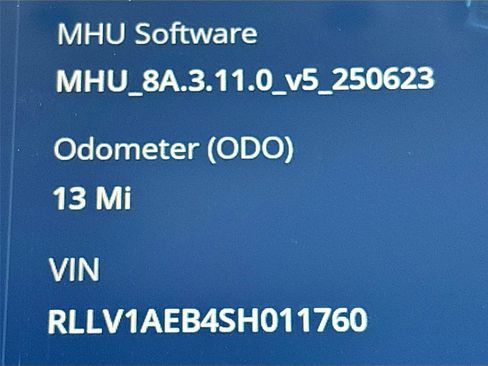 New 2025 VinFast VF 8 Eco image 12