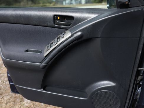 Used 2005 Toyota Matrix XR image 33