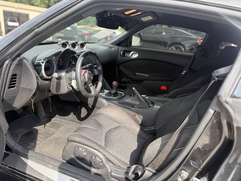 Used 2016 Nissan 370Z Coupe RWD image 16