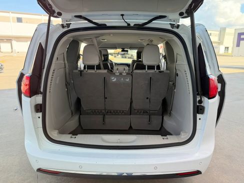 Used 2017 Chrysler Pacifica Touring-L Plus image 22