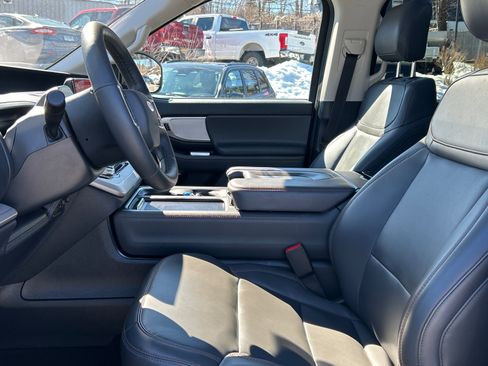 Used 2025 Ford Expedition Active image 10