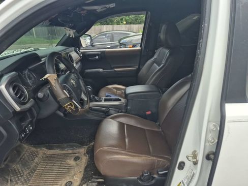 Used 2017 Toyota Tacoma Limited w/ Tow Package AWD/4WD image 5