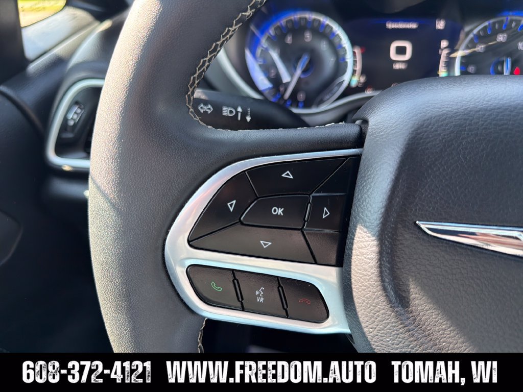 Used 2025 Chrysler Pacifica Select FWD image 15