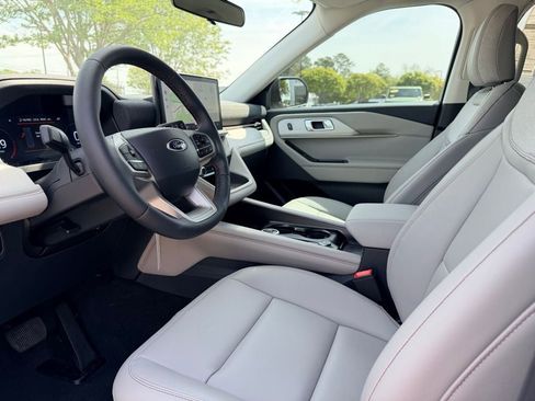 New 2026 Ford Explorer Active RWD image 15