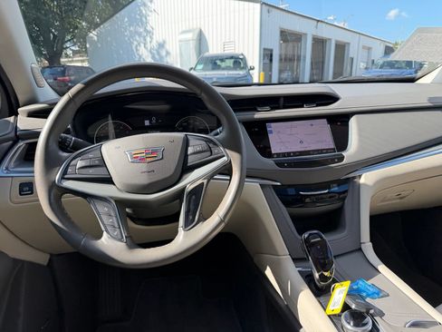 Used 2023 Cadillac XT5 Premium Luxury AWD/4WD image 13