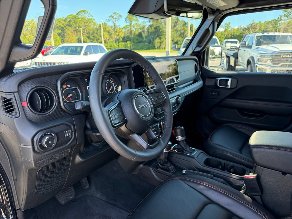 Used 2026 Jeep Wrangler Unlimited Rubicon w/ Technology Group AWD/4WD image 21