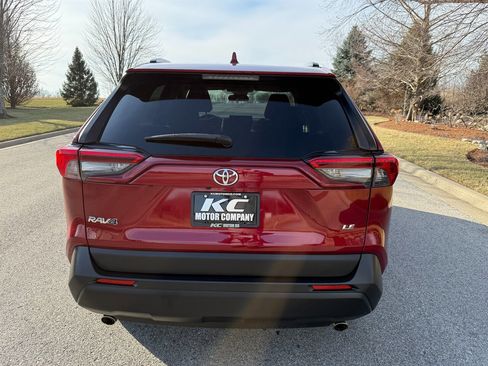 Used 2019 Toyota RAV4 LE image 7