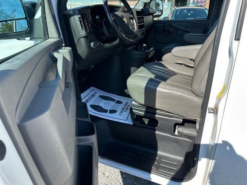 Used 2020 Chevrolet Express 3500 w/ Driver Convenience Package RWD image 17