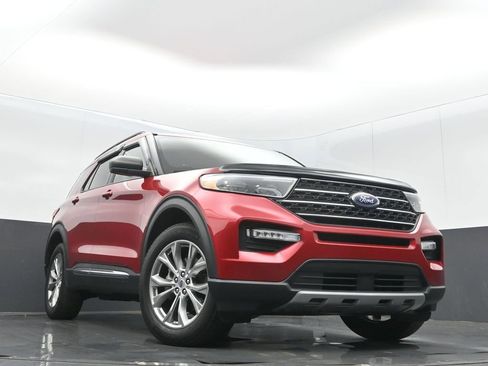 Used 2022 Ford Explorer XLT w/ Equipment Group 202A image 27