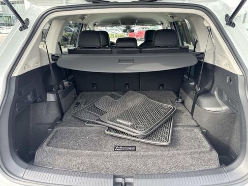 Used 2023 Volkswagen Tiguan SE image 5