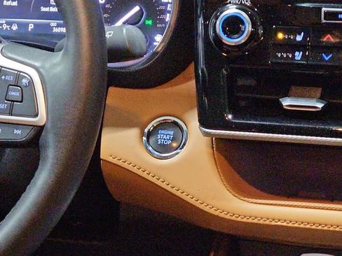 Used 2022 Toyota Highlander Platinum image 18