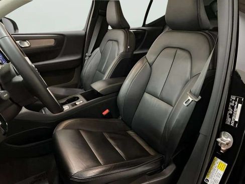 Used 2023 Volvo XC40 B4 Core w/ Convenience Package FWD image 59