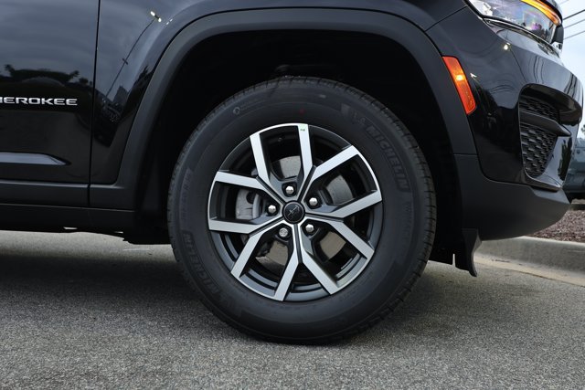 New 2027 Jeep Grand Cherokee Laredo X RWD image 5