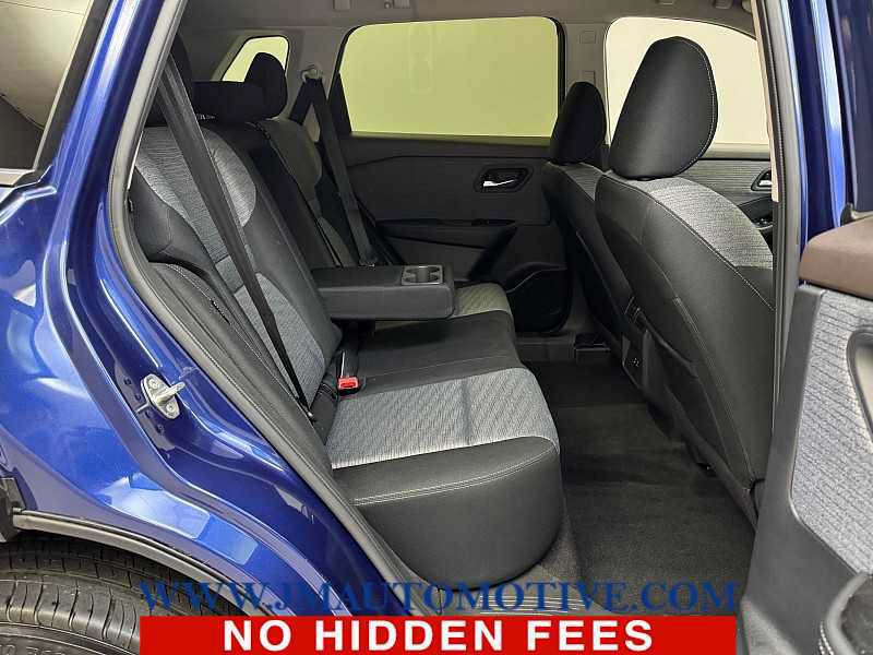 Used 2023 Nissan Rogue SV AWD/4WD image 17