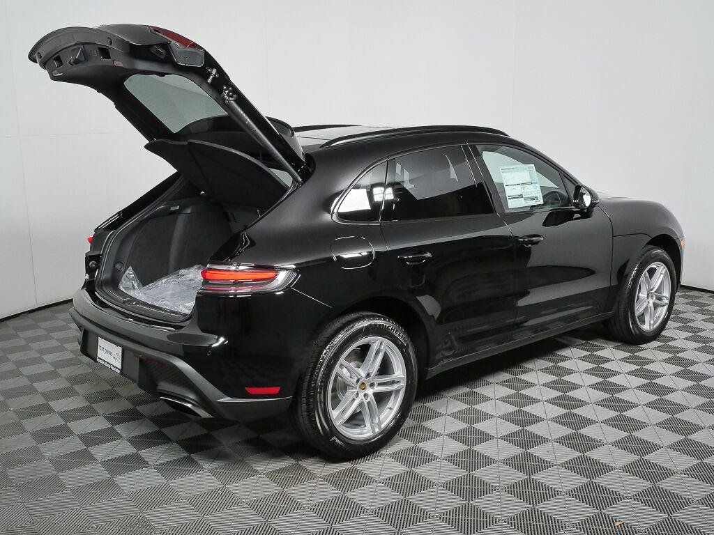 Certified 2026 Porsche Macan AWD/4WD image 29
