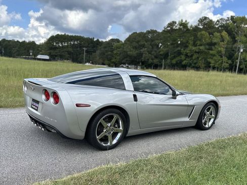 Used 2007 Chevrolet Corvette Coupe w/ Preferred Equipment Group RWD image 4