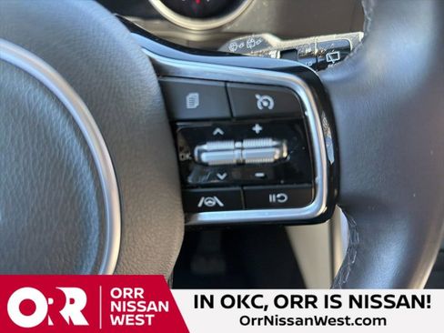 Used 2024 Kia Carnival LX image 24