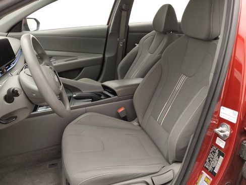 Used 2024 Hyundai Elantra SEL image 17