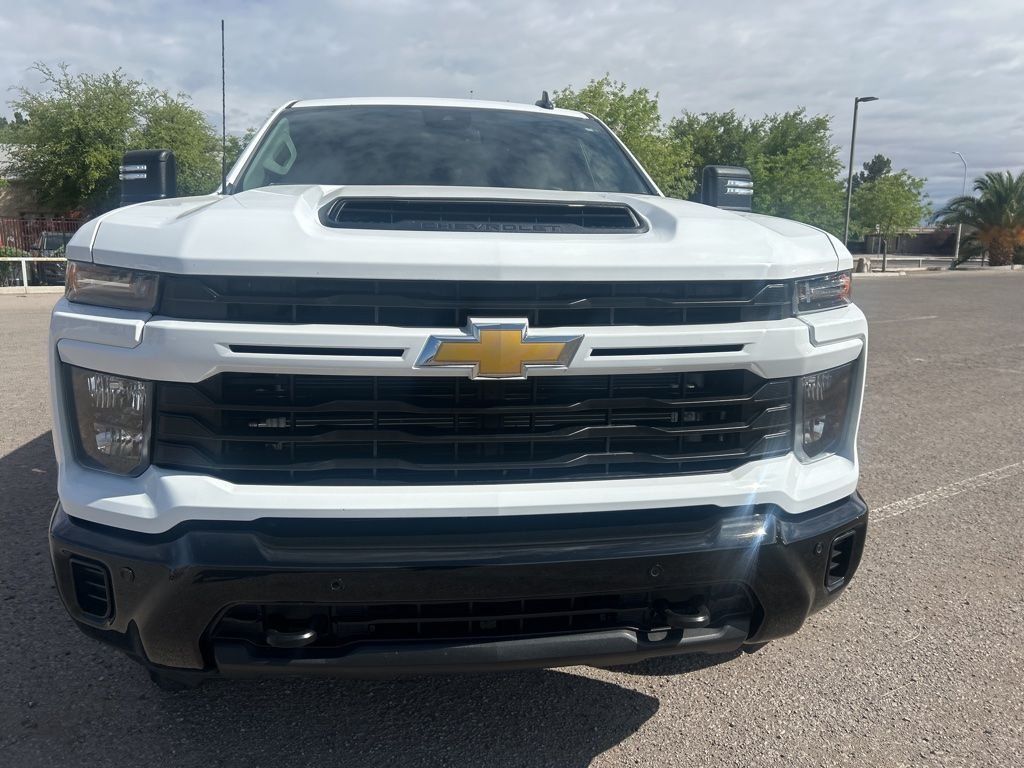 Used 2025 Chevrolet Silverado 2500 Custom w/ Custom Value Package AWD/4WD image 2