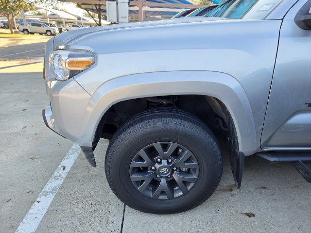 Used 2022 Toyota Tacoma SR5 RWD image 7