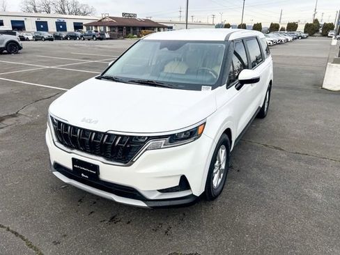 Certified 2024 Kia Carnival LX image 4
