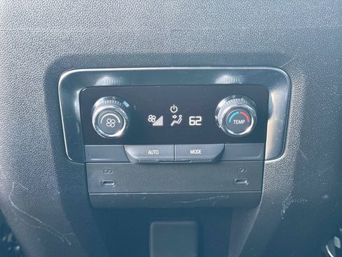 Used 2025 Chevrolet Suburban Z71 AWD/4WD image 19