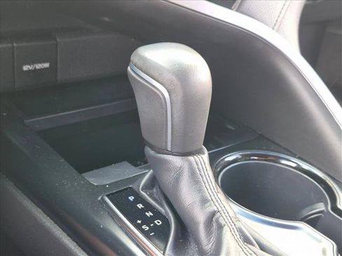 Used 2019 Toyota Camry SE w/ Convenience Package FWD image 8