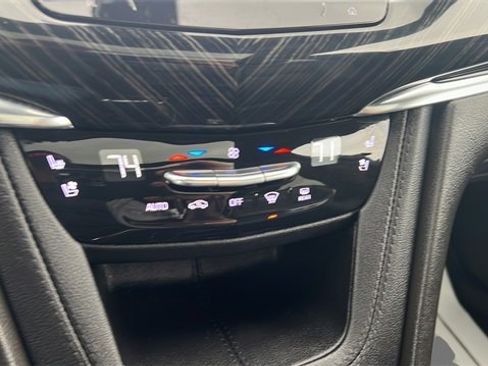 Used 2023 Cadillac XT6 Premium Luxury image 34
