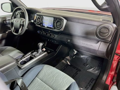 Certified 2020 Toyota Tacoma TRD Off-Road w/ Technology Package AWD/4WD image 25