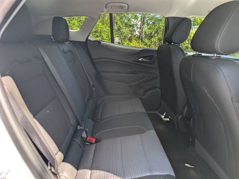 Used 2025 Chevrolet Trax LT FWD image 21
